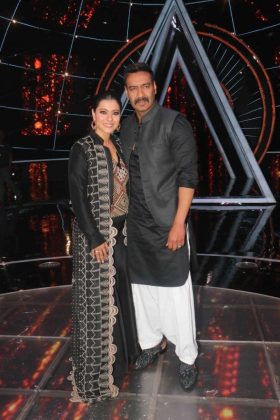 Ajay Devgn And Kajol At Indian Idol 10 3