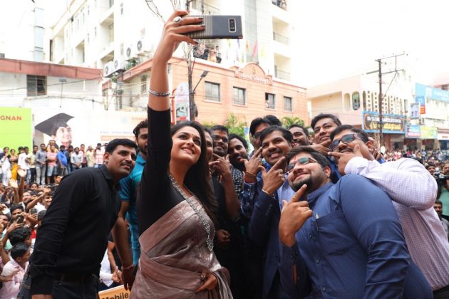 Keerthi Suresh Launch Happi Mobiles At Guntur 1