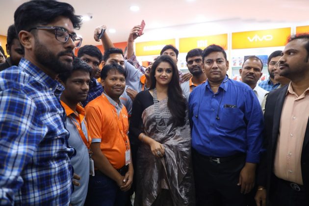 Keerthi Suresh Launch Happi Mobiles At Guntur 13