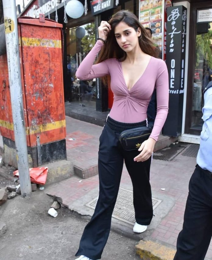 Disha Patani Cleavage