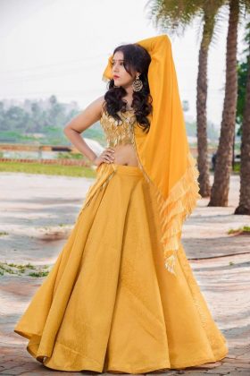 Rashmi Gautam Looks Stunning In Yellow 2