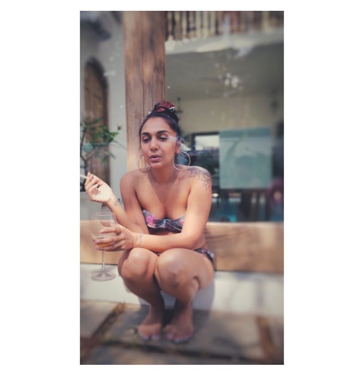 Shveta Salve Smoking Pic