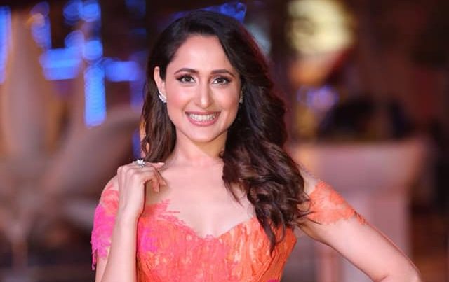 pragya jaiswal workout video