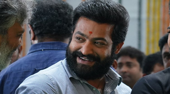 'RRR' కోసం 'ఎన్టీఆర్' ని రాజమౌళి ఎలా మార్చేశాడో చూడండి! 1 4 3