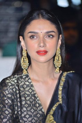 Aditi Rao Hydari At Antariksham 9000 KMPH Pre Release 10