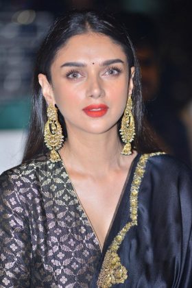 Aditi Rao Hydari At Antariksham 9000 KMPH Pre Release 7