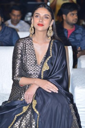 Aditi Rao Hydari At Antariksham 9000 KMPH Pre Release 8