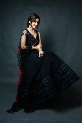 Raashi Khanna In Black 10