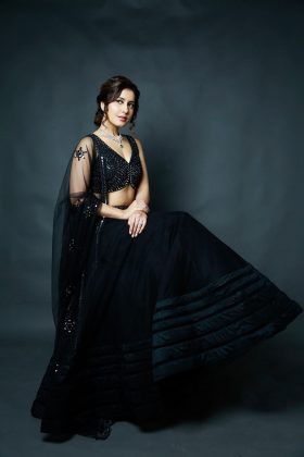 Raashi Khanna In Black 13