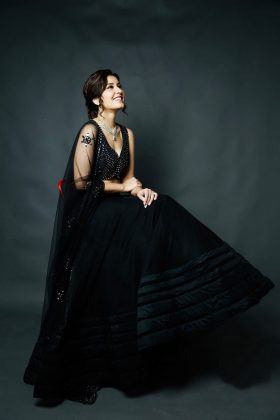 Raashi Khanna In Black 14