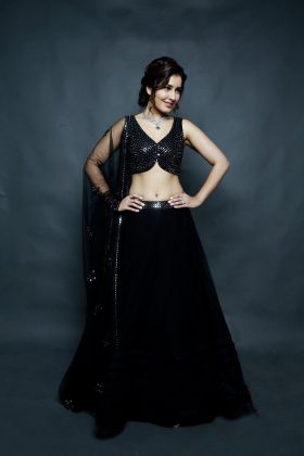 Raashi Khanna In Black 3