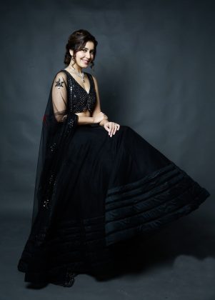 Raashi Khanna In Black 4