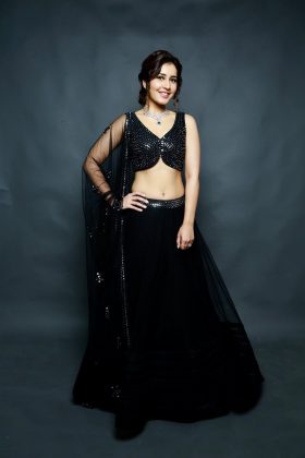 Raashi Khanna In Black 5