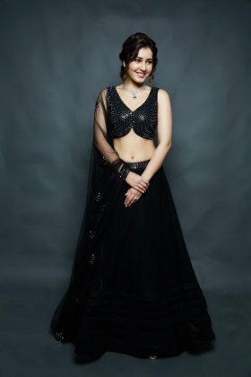 Raashi Khanna In Black 8