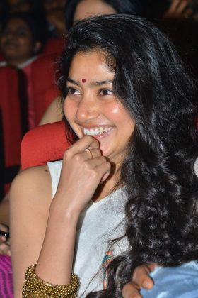 Sai Pallavi At Padi Padi Leche Manasu Pre Release Event 5