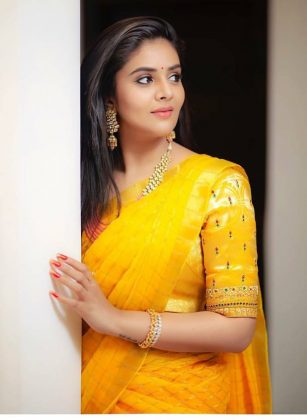 Sreemukhi in half Saree 1