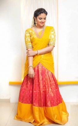 Sreemukhi in half Saree5
