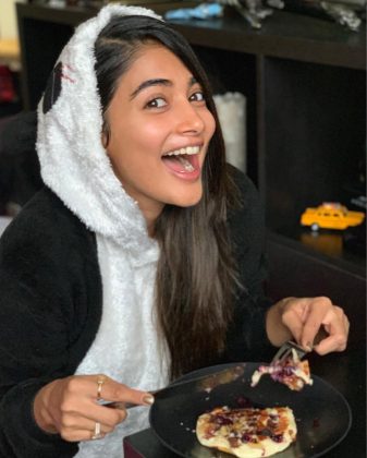 Actress Pooja Hegde Latest Clicks 3