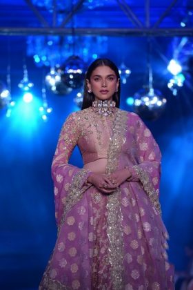 Aditi Rao Hydari Looking Gorgeous 1