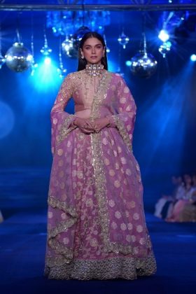 Aditi Rao Hydari Looking Gorgeous 2