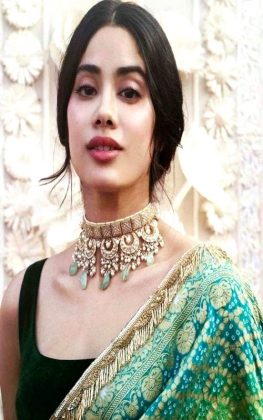 Janhvi Kapoor Looking Beautiful In Saree 2