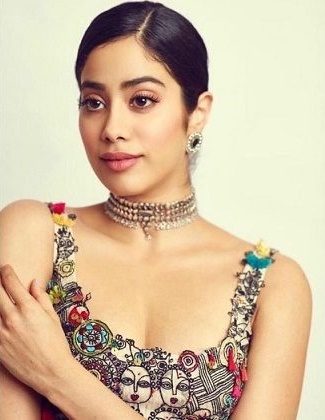 Jhanvi Kapoor Looking Gorgeous At Lions Gold Awards 2019 2