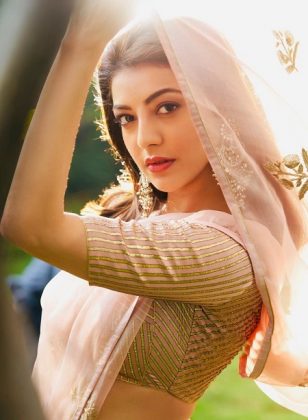 Kajal Aggarwal Looking Beautiful In Saree 4