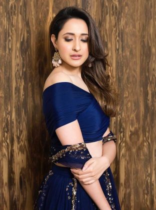 Pragya Jaiswal Looking Beautiful In Blue 7