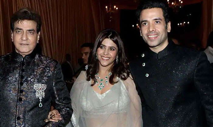 ekta kapoor mother
