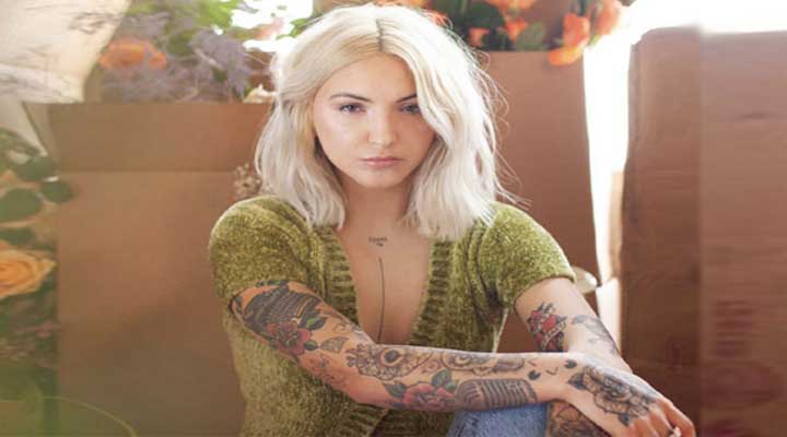 జులియా-అనుష్క ఫొటో వైరల్.. 'అనుష్కా..అమెరికాలో నీకో చెల్లి ఉందా?' 2 3a