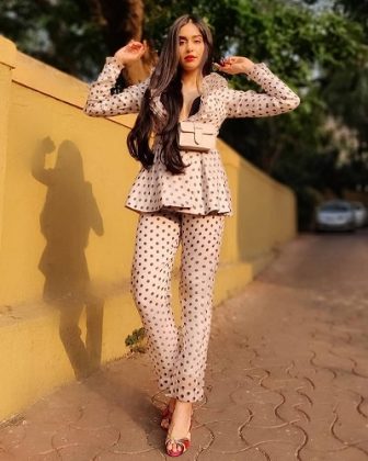 Adah Sharma Looks Stunning5