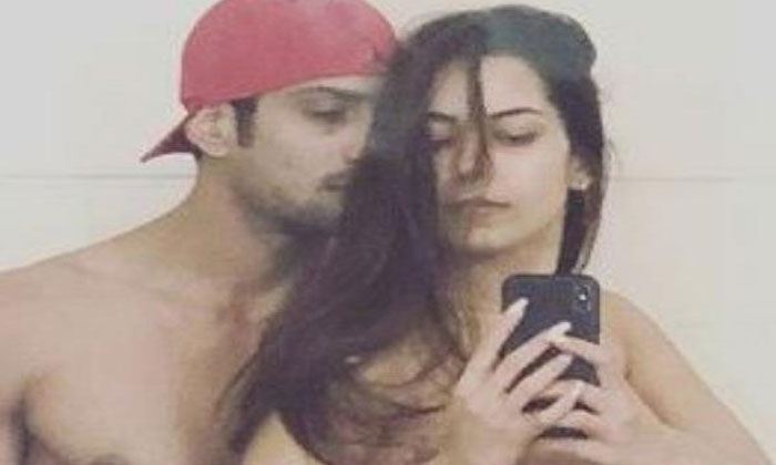 Prateik Babbar, wife Sanya Sagar topless pic breaks internet 1 Prateik Babbar Sanya Sagar topless pic