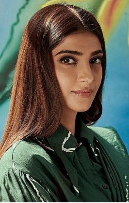 Sonam Kapoor Looks Stunning In Green 3