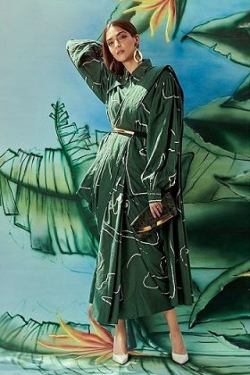 Sonam Kapoor Looks Stunning In Green 6