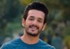 Is Akhil flirtatious?