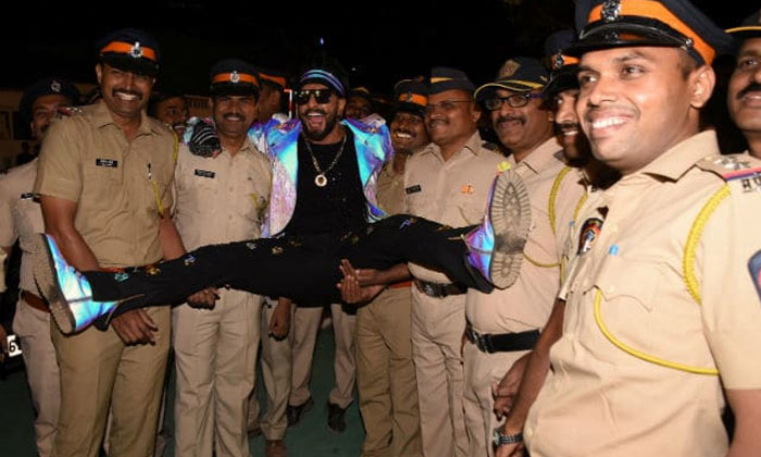 ranveer singh crowd mishap
