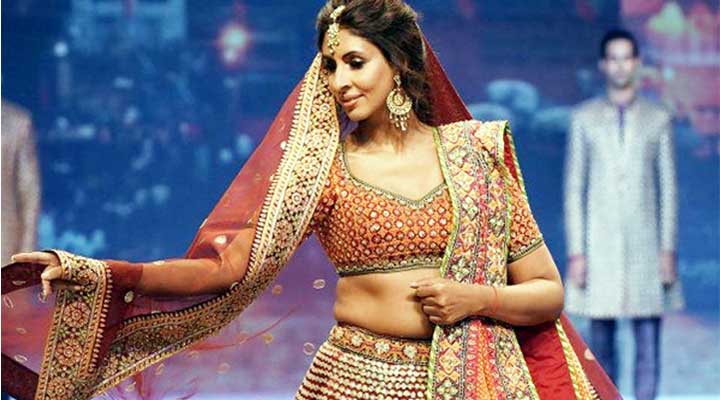 కూతురి ర్యాంప్ వాక్ చూసి మురిసిపోయిన అమితాబ్ 2 13a 4