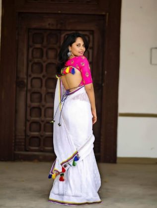 Anasuya Bharadwaj New Stills In Saree 2