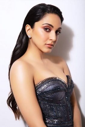 Kiara Advani Looks Stunning 4
