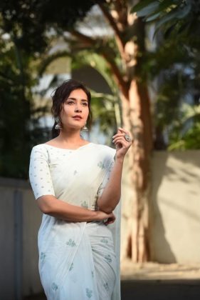 Raashi Khanna Gorgeous New Stills2