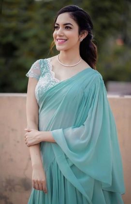 Ritu Varma Looks Stunning In Saree 2