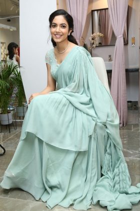 Ritu Varma Looks Stunning In Saree 6