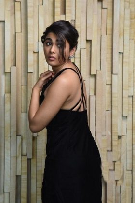 Shalini Pandey Looking Beautiful In Black19
