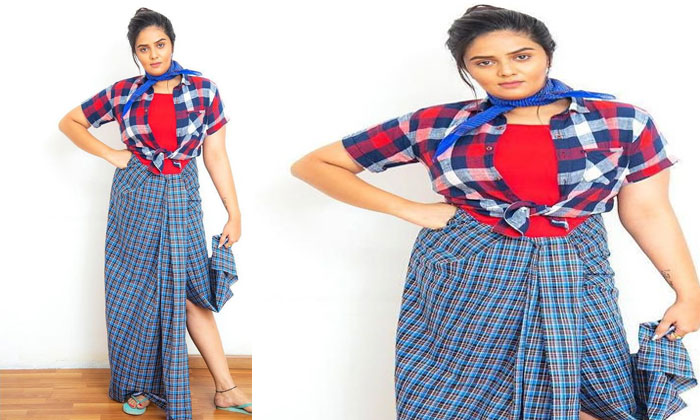 sreemukhi lungi avatar