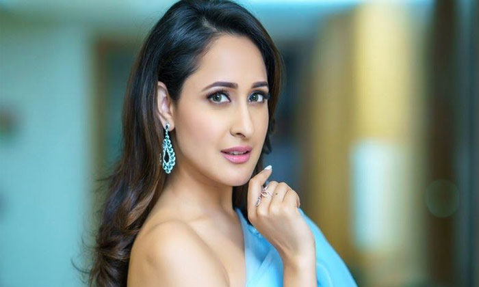 Pragya Jaiswal dating