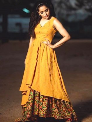 Rashmi Gautam Looks Stunning 1