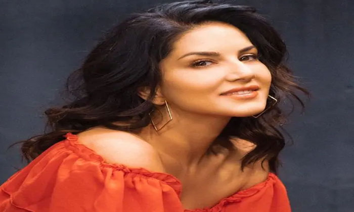 Sunny Leone Karenjit Kaur