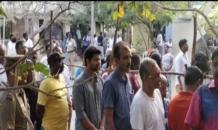 Thalapathy Vijay queue