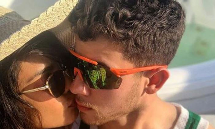 Priyanka, Nick to sue US magazine over divorce article 1 priyanka nick sue US OK magazine