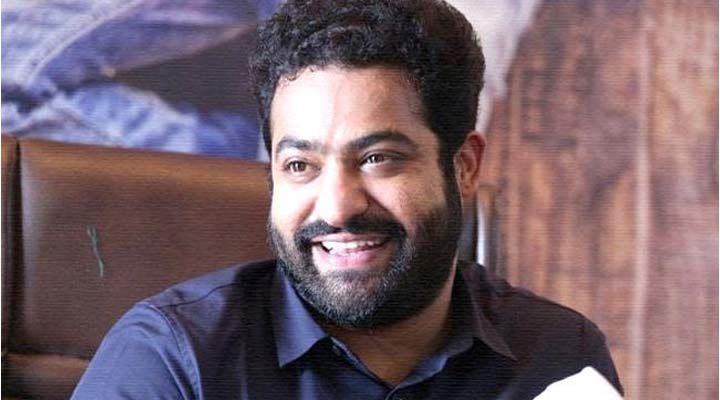 తారక్ ఇంటి వద్ద అభిమానుల సందడి 1 2 19